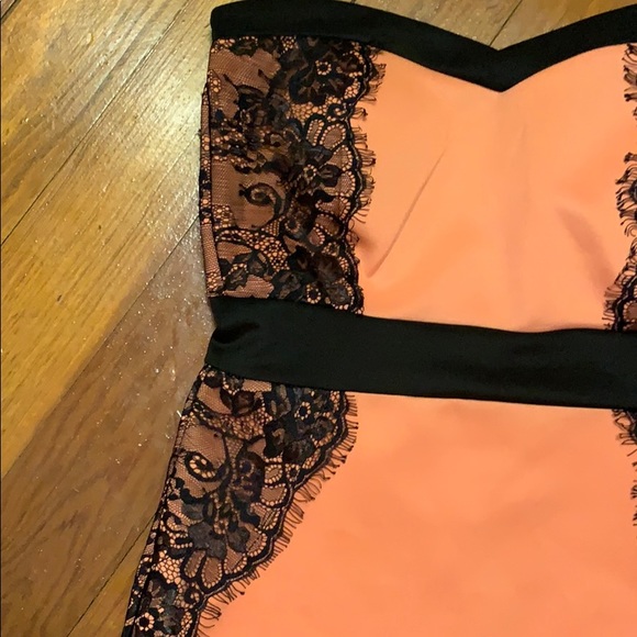 Coral black lace strapless dress - Picture 2 of 3